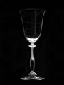 2x Gläser (250 ml) - Spiralmotiv und sandgestrahlter Fuß mit einer Geschenkbox mit Platz für eine Flasche Wein