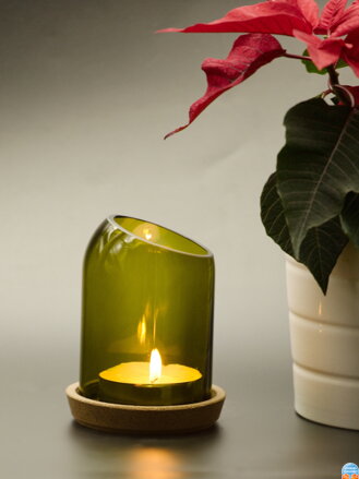 Upcycled Weinflaschen-Teelicht-Kerzenhalter 13 cm, Olivgrün – Korkfuß und Teelicht, verpackt in einem Zellophanbeutel