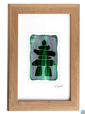 Inuksuk- zelené vitrážové sklo v hnědém rámu 21 x 30 cm ( pasparta 13 x 18 cm )