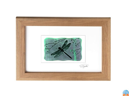 Vážka - zelené vitrážové sklo v hnědém rámu 21 x 30 cm ( pasparta 13 x 18 cm )
