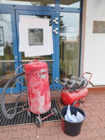 pískování firemního loga