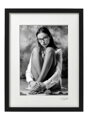 Umělecká černobílá fotografie - Adélka (černý rám)