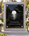 V 43. Černá náhrobní skleněná deska s obrázkem zapadajícího slunce na jezeře