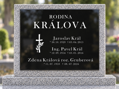 V4. Černá náhrobní skleněná deska s křížem 