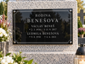 V132 černá  náhrobní deska - 