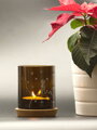 Motiv „Der kleine Prinz auf einem Planeten“ – Upcycling-Kerzenhalter aus einer braunen Kerzenflasche 10 cm – Korkfuß und Teelicht, verpackt in einer Zellophantüte