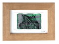 Zebra - zelené vitrážové sklo v hnedom ráme 13 x 18 cm ( pasparta 10 x 15 cm )