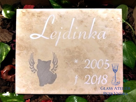 Zvířecí pomníček na zahradu - dlaždice 25 x 20 cm, silueta kočky šedá, nápis bílý