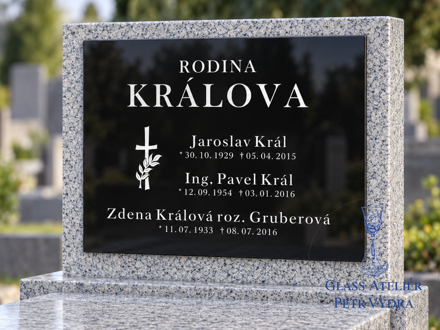 V32. Černá náhrobní skleněná deska 