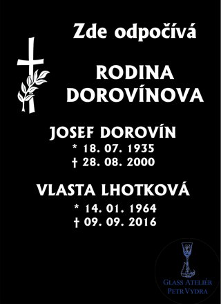 V12. Černá náhrobní skleněná deska s křížem a nápisem "Zde odpočívá", křížem a jmény