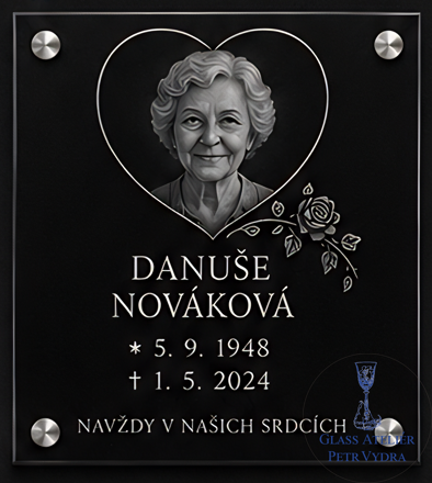 V 39. Černá náhrobní skleněná deska s portrétem