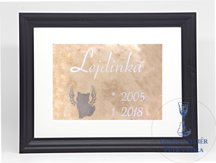 Pietní zvířecí pomníček  - glazurovaná dlaždice v rámu 21 x 30 cm (pasparta 13 x 18 cm), silueta kočky šedá, nápis bílá