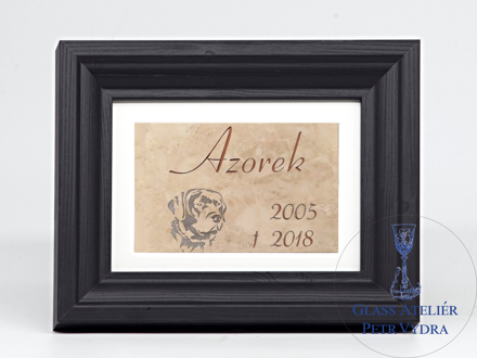 Pietní zvířecí pomníček - glazurovaná dlaždice v rámu (pasparta 10 x 15 cm) hlava psa šedá, nápis hnědý