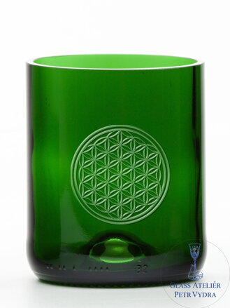 1 ks Eko sklenice ( z lahve od šampusu) střední zelená ( 10 cm, 6,5 cm)  s pískovaným motivem, který můžete vybrat z galerie motivů pod výrobkem ( slon, vlci, malý princ, spirála atd ) balená dárkově v celofánovém sáčku 1 ks Eko sklenice ( z lahve od šampusu) střední zelená ( 10 cm, 6,5 cm)  s pískovaným motivem, který můžete vybrat z galerie motivů pod výrobkem ( slon, vlci, malý princ, spirála atd ) balená dárkově v celofánovém sáčku