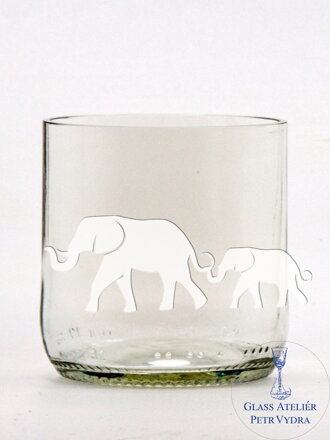 1 ks Eko sklenice ( z lahve od piva) malá čirá (7 cm, 6,5 cm) s pískovaným motivem, který můžete vybrat z galerie motivů pod výrobkem ( slon, vlci, malý princ, spirála atd ) balená dárkově v celofánovém sáčku 1 ks Eko sklenice ( z lahve od piva) malá čirá (7 cm, 6,5 cm) s pískovaným motivem, který můžete vybrat z galerie motivů pod výrobkem ( slon, vlci, malý princ, spirála atd ) balená dárkově v celofánovém sáčku