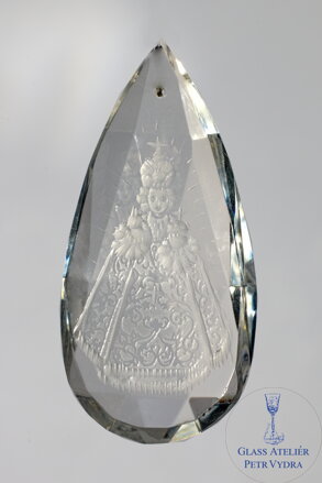 Lapač slunce z broušeného skla Swarovski s rytinou Pražské Jezulátko, 65 x 30 mm