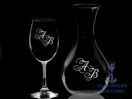 Set na víno 2x poháre na víno Thun 350 ml alebo 250 ml a 1x karafa s monogramom