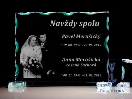 Vzor 23 - Skleněný stojánek do urnové schránky ( kolumbária ) s fotografií zesnulých a nápisem