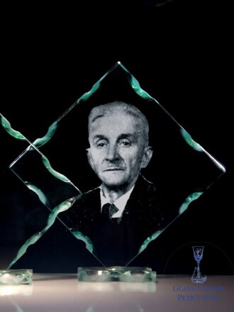 Skleněný podstavec do urnové schránky ( kolumbária ) s fotografií zesnulého - kosodelník