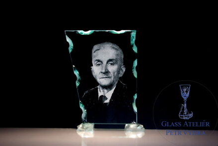 Skleněný podstavec do urnové schránky ( kolumbária ) s fotografií zesnulého - skosený tvar 3