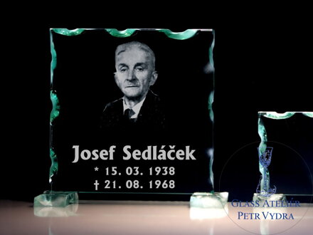 Vzor 1 - Skleněný stojánek do urnové schránky ( kolumbária ) s fotografií zesnulých, rámečkem a nápisem