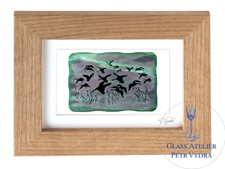 Husi - zelené vitrážové sklo v hnedom ráme 13 x 18 cm ( pasparta 10 x 15 cm )