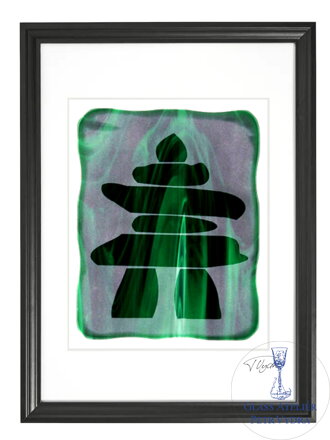 Inuksuk - zelené vitrážové sklo v čiernom ráme 50 x 70 cm ( pasparta 40 x 50 cm )