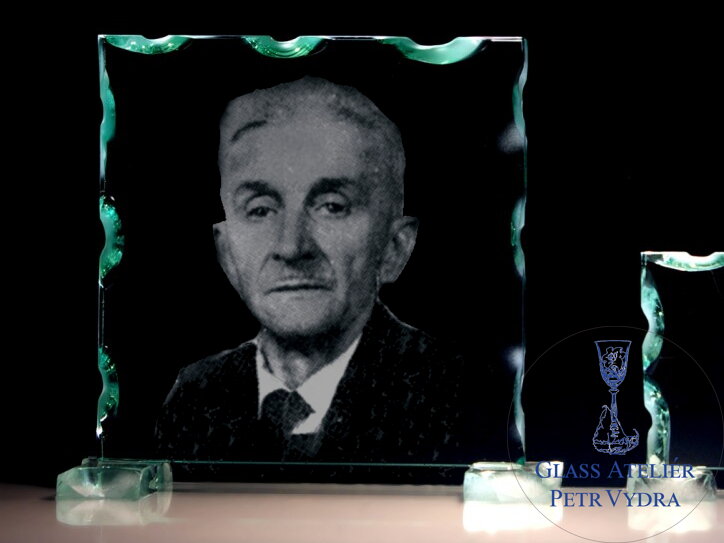 Plaketa do urnovej schránky s fotografiou zosnulého