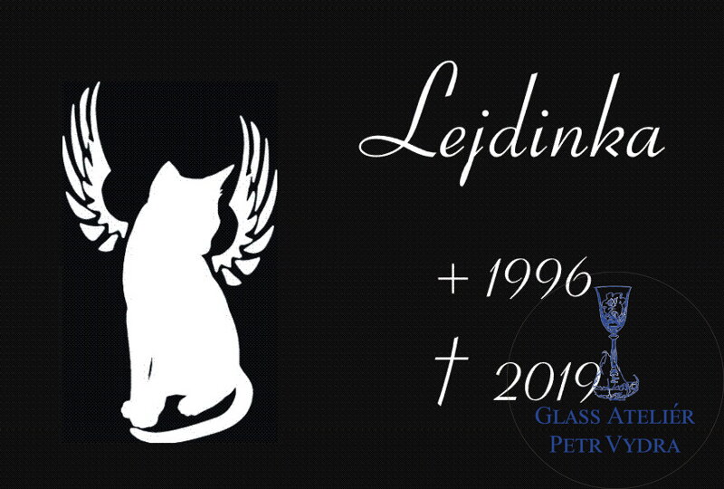 Černá náhrobní skleněná deska  silueta kočky a nápis 