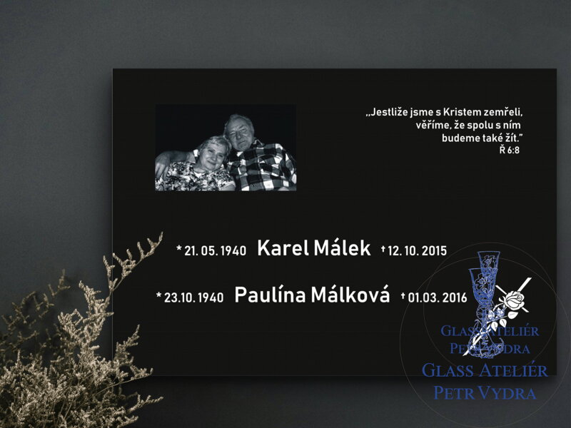 V21. Černá náhrobní skleněná deska s portrétem, nápisem a křížkem 