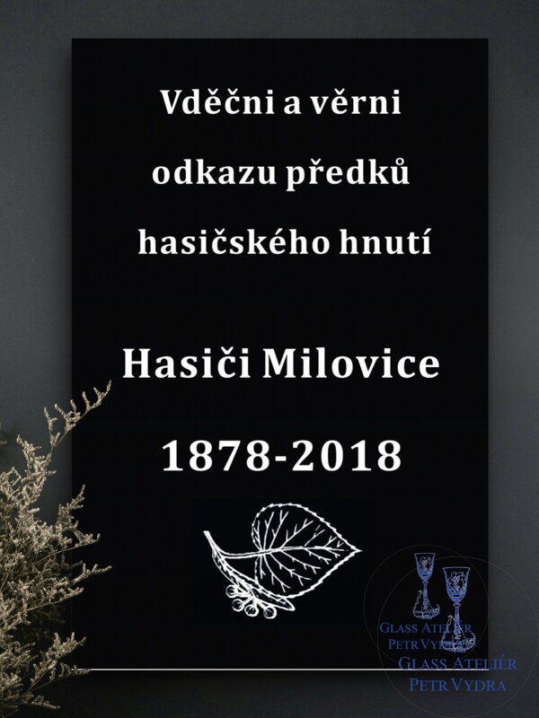 V20. Černá skleněná deska s lipovým listem