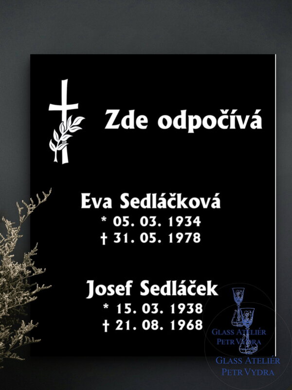 V2. Černá náhrobní skleněná deska s nápisem a křížem 