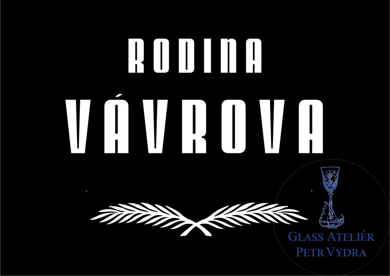 V8. Černá náhrobní skleněná deska s nápisem "RODINA" a pírky V8. Černá náhrobní skleněná deska s nápisem "RODINA" a pírky