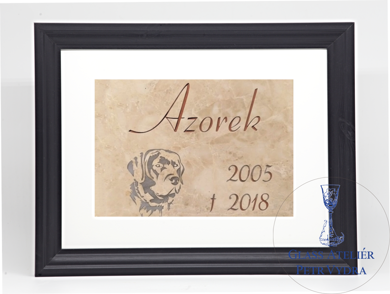 Pietní zvířecí pomníček - glazurovaná dlaždice v rámu 30 x 40 cm (pasparta 21 x 30 cm), hlava psa šedá, nápis hnědý