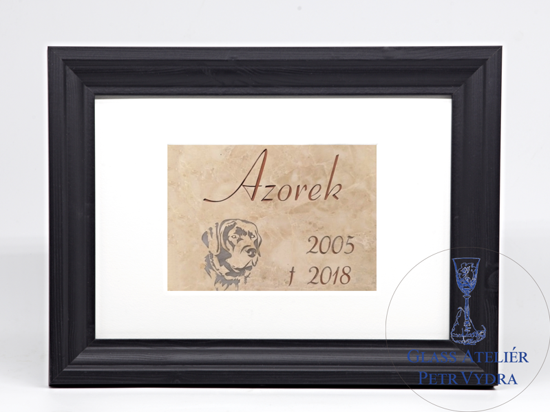 Pietní zvířecí pomníček - glazurovaná dlaždice v rámu pasparta, 13 x 18 cm - hlava psa šedá, nápis hnědý Pietní zvířecí pomníček - glazurovaná dlaždice v rámu pasparta, 13 x 18 cm - hlava psa šedá, nápis hnědý