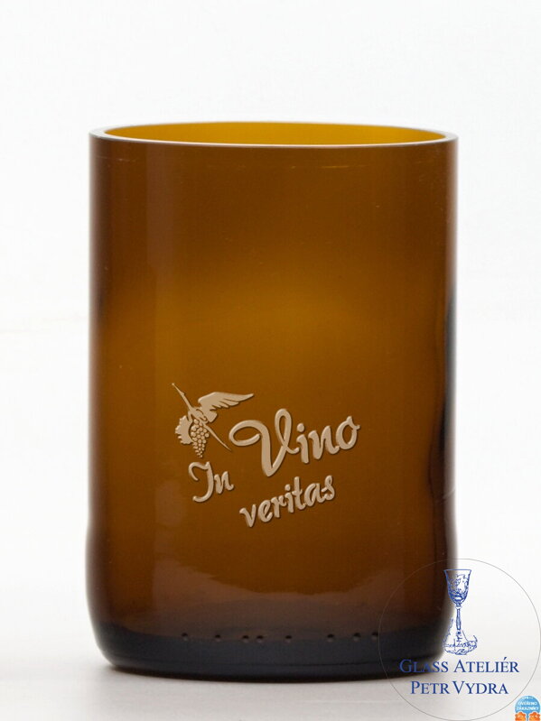 2ks Eko poháre (z fľaše od piva) stredná hnedá (10 cm, 6,5 cm) Moldavský bocian - In vino veritas