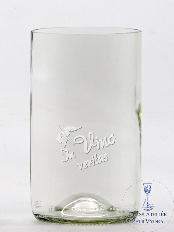 2ks Eko poháre (z fľaše od vína) stredná číra (13 cm, š 7,5 cm) Moldavský bocian - In vino veritas 2ks Eko poháre (z fľaše od vína) stredná číra (13 cm, š 7,5 cm) Moldavský bocian - In vino veritas
