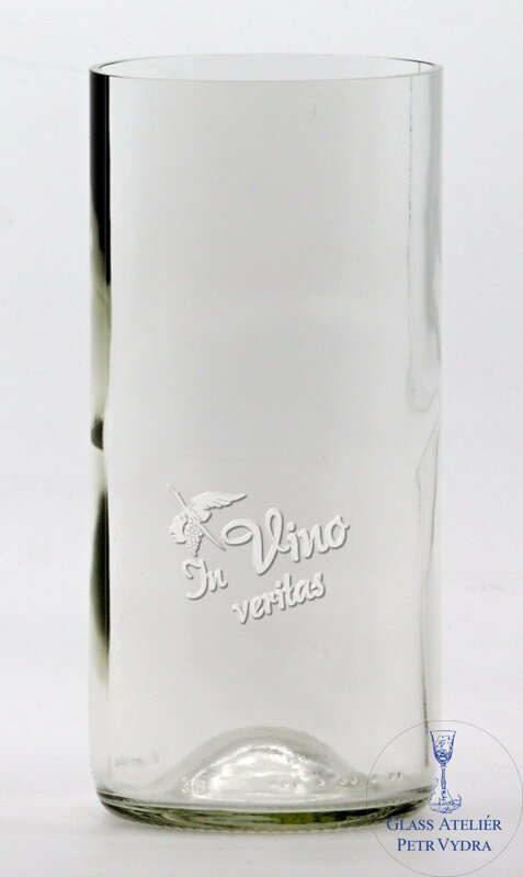 2ks Eko poháre (z fľaše od vína) veľká číra (16 cm, 7,5 cm) Moldavský bocian - In vino veritas 2ks Eko poháre (z fľaše od vína) veľká číra (16 cm, 7,5 cm) Moldavský bocian - In vino veritas