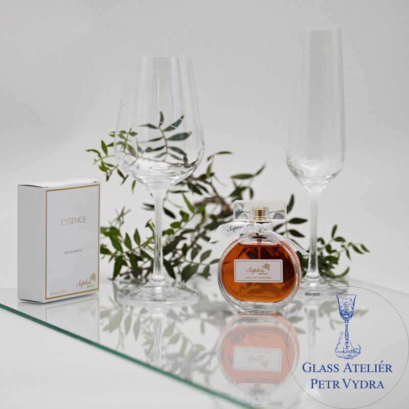 SOPHIA ESSENCE - Luxusní parfém v dárkovém balení s 2x sklenice na víno nebo šampus s jemným motivem.