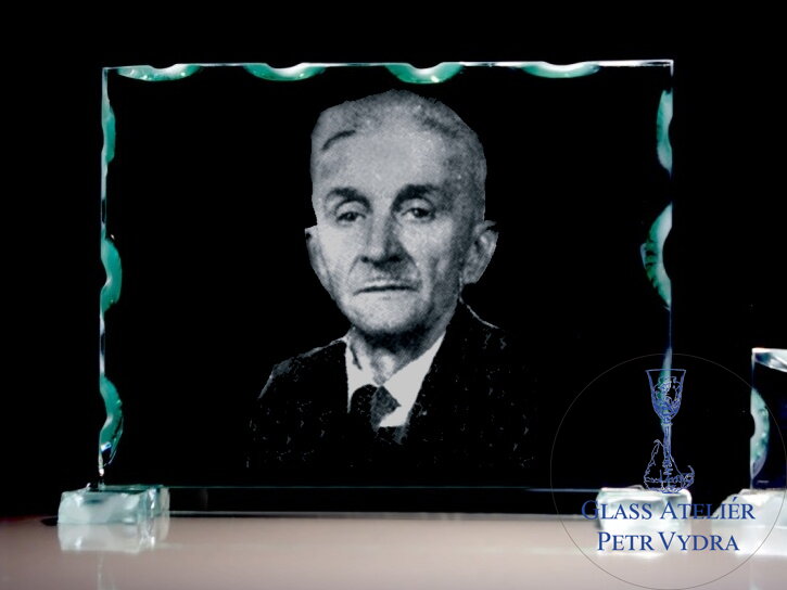 Skleněný podstavec do urnové schránky ( kolumbária ) s fotografií zesnulého - obdelník podélný