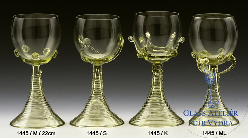 Historické sklo 2x- sklenice víno 1445/22cm Historické sklo 2x- sklenice víno 1445/22cm