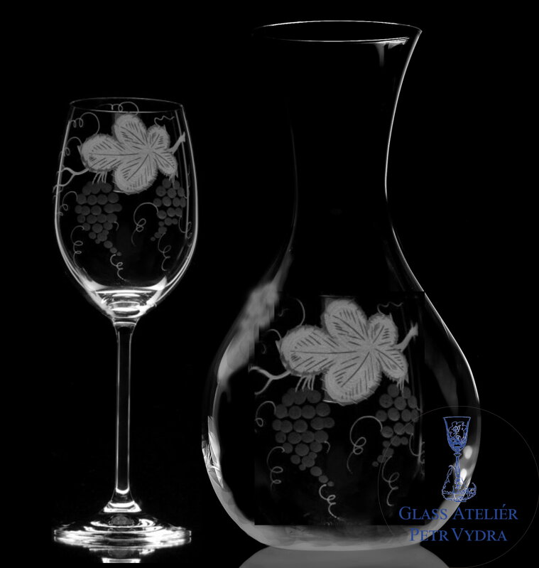 Set 2x sklenice na víno Thun (250/350 ml) a 1x karafa s vinným motivem Set 2x sklenice na víno Thun (250/350 ml) a 1x karafa s vinným motivem