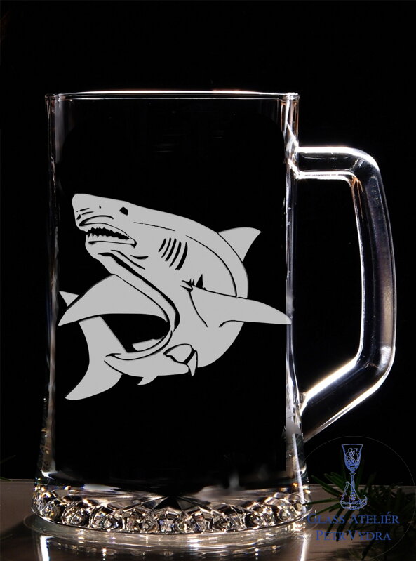 Pullitr nebo třetinka s pískovaným motivem - žralok