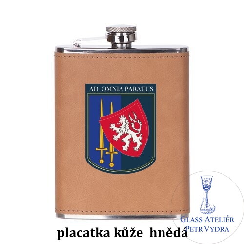 Nerezová placatka 240 ml s potahem ze syntetické kůže s vaším textem, fotografií nebo motivem ( fotografie je vzorová ) Nerezová placatka 240 ml s potahem ze syntetické kůže s vaším textem, fotografií nebo motivem ( fotografie je vzorová )