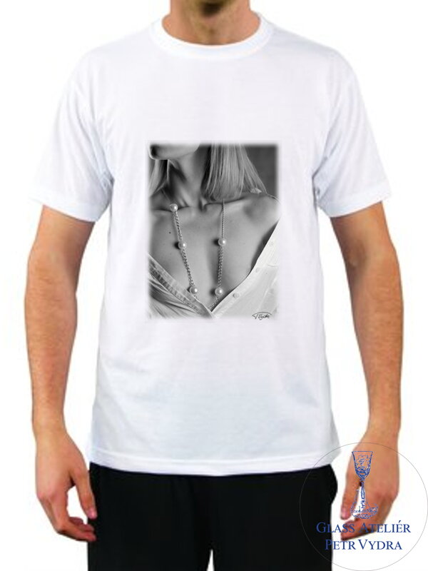 Tričko s krátkým rukávem Unisex- potisk autorských fotografií - fotograf Petr Vydra - Žena s korálky