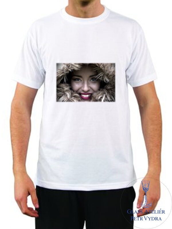 Tričko s krátkým rukávem Unisex- potisk autorských fotografií - fotograf Petr Vydra - Žena v kapuci