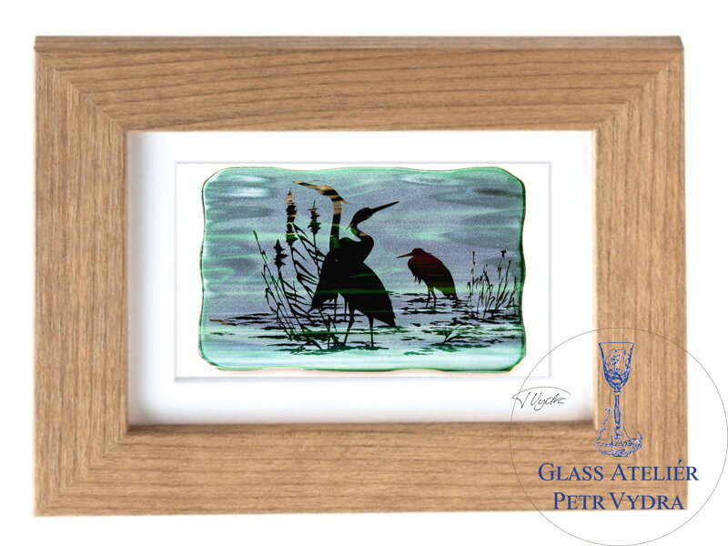 Volavka  - zelené vitrážové sklo v černém rámu 13 x 18 cm ( pasparta 10 x 15 cm ) Volavka  - zelené vitrážové sklo v černém rámu 13 x 18 cm ( pasparta 10 x 15 cm )