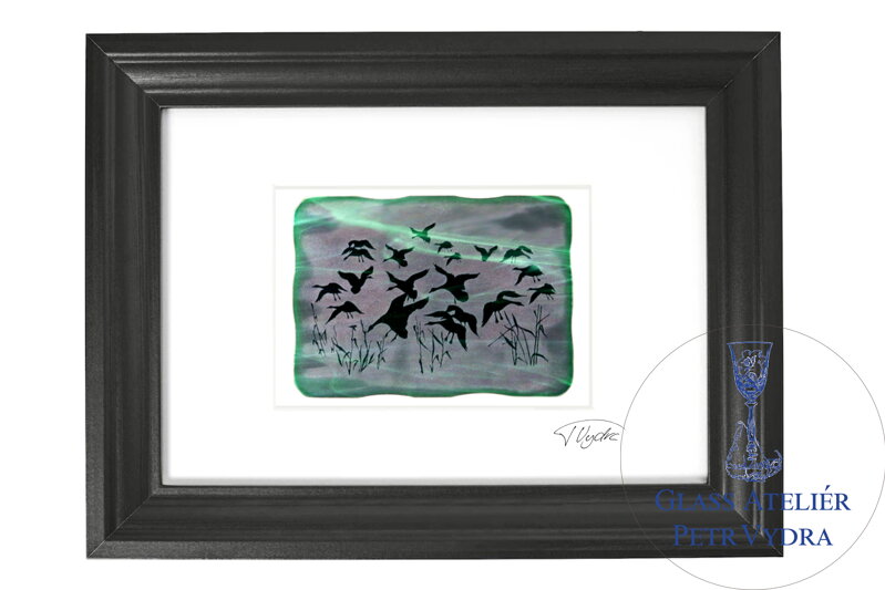 Husy - zelené vitrážové sklo v černém rámu 21 x 30 cm ( pasparta 13 x 18 cm ) Husy - zelené vitrážové sklo v černém rámu 21 x 30 cm ( pasparta 13 x 18 cm )