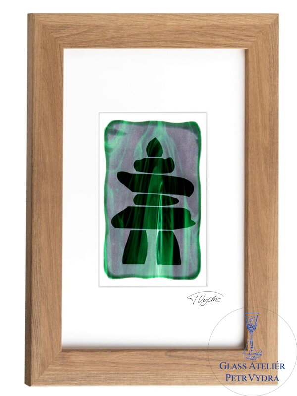 Inuksuk- zelené vitrážové sklo v hnědém rámu 21 x 30 cm ( pasparta 13 x 18 cm ) Inuksuk- zelené vitrážové sklo v hnědém rámu 21 x 30 cm ( pasparta 13 x 18 cm )