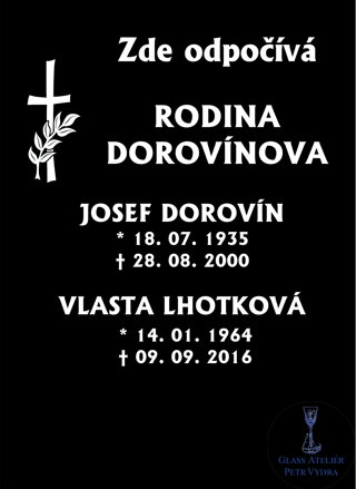 V12. Černá náhrobní skleněná deska s křížem a nápisem "Zde odpočívá", křížem a jmény
